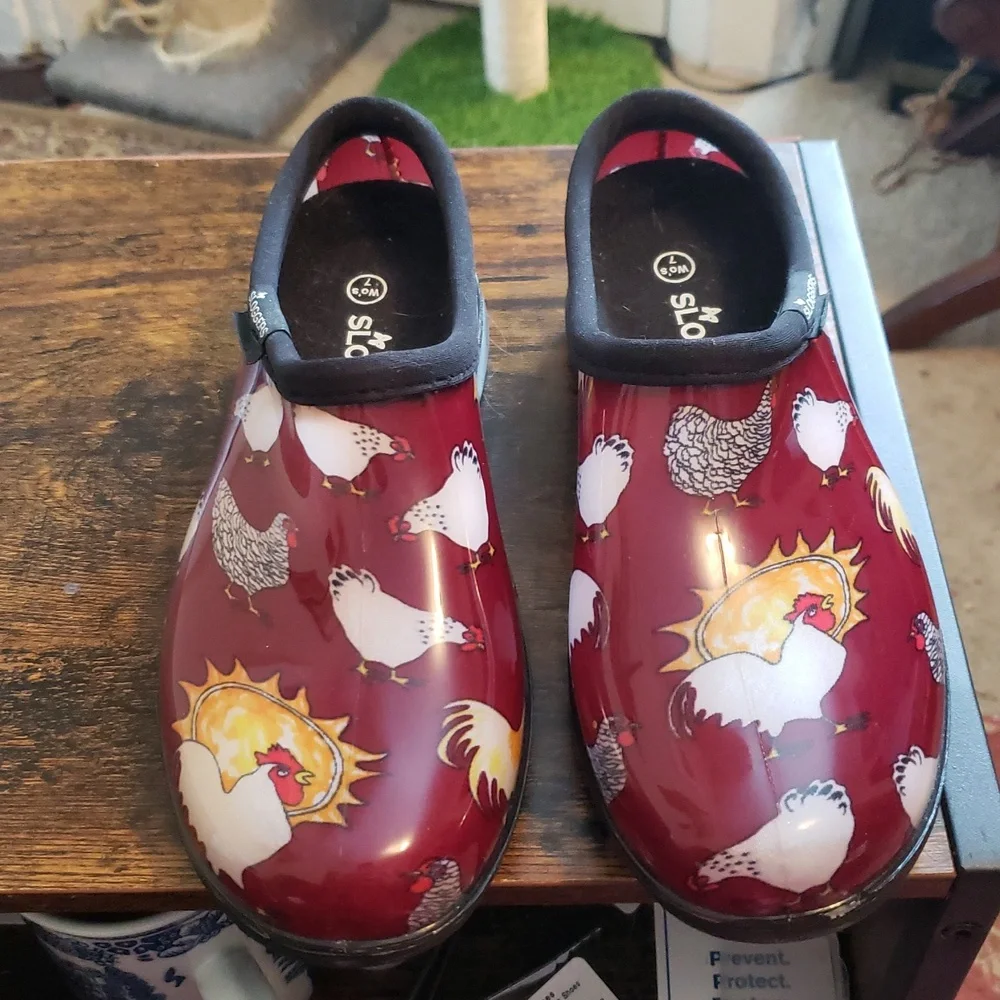 Sloggers Waterproof Rain and Garden Red Barn Chicken Print Clogs - Picture 2 of 12
